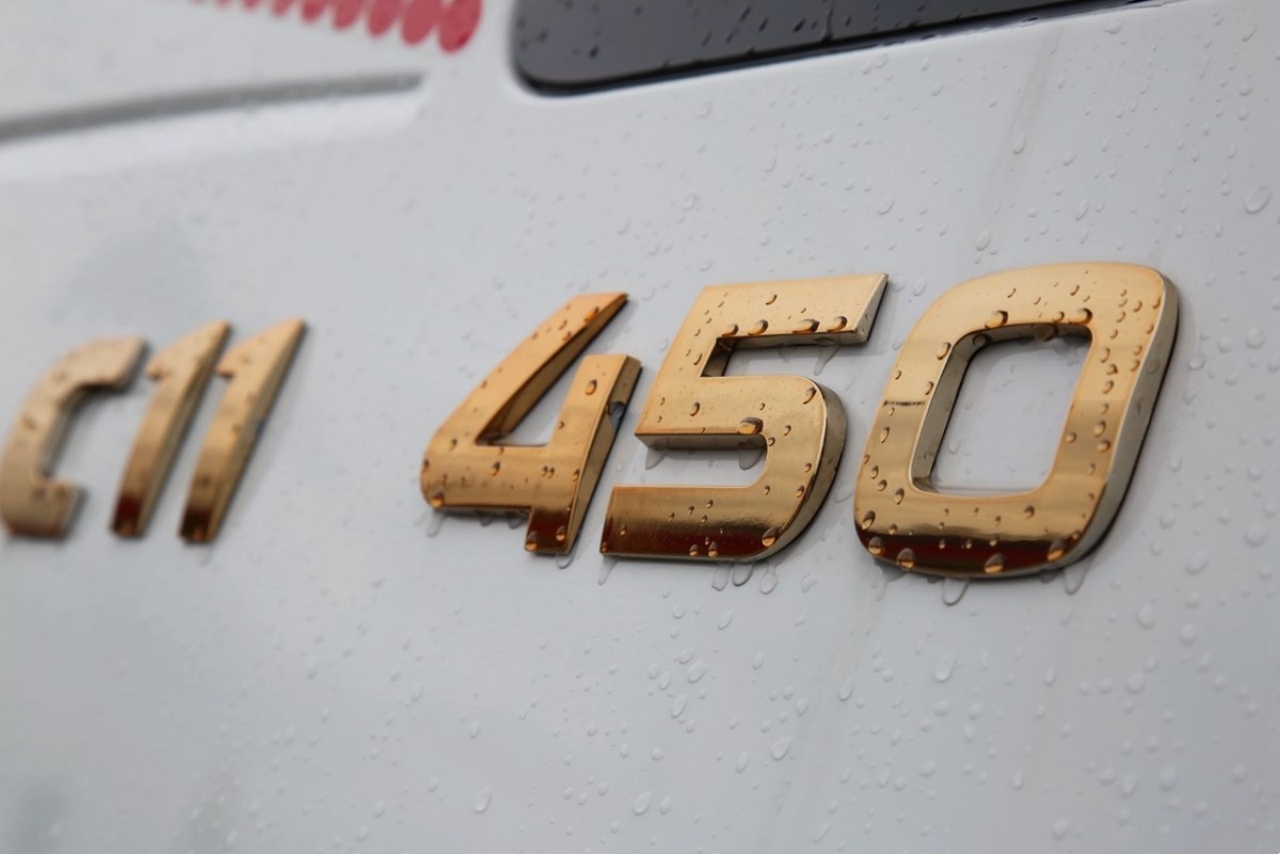 SAIC IVECO Hongyan C500e Fuel Tanker Truck — Intelligent Body Protects Your Safety! (11)