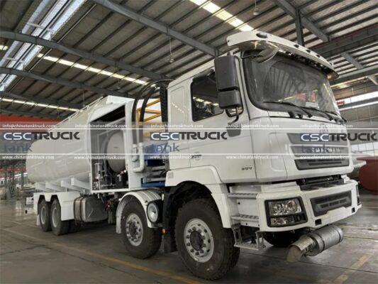SHACMAN F3000 30000 Liters Aircraft Refueller (2)
