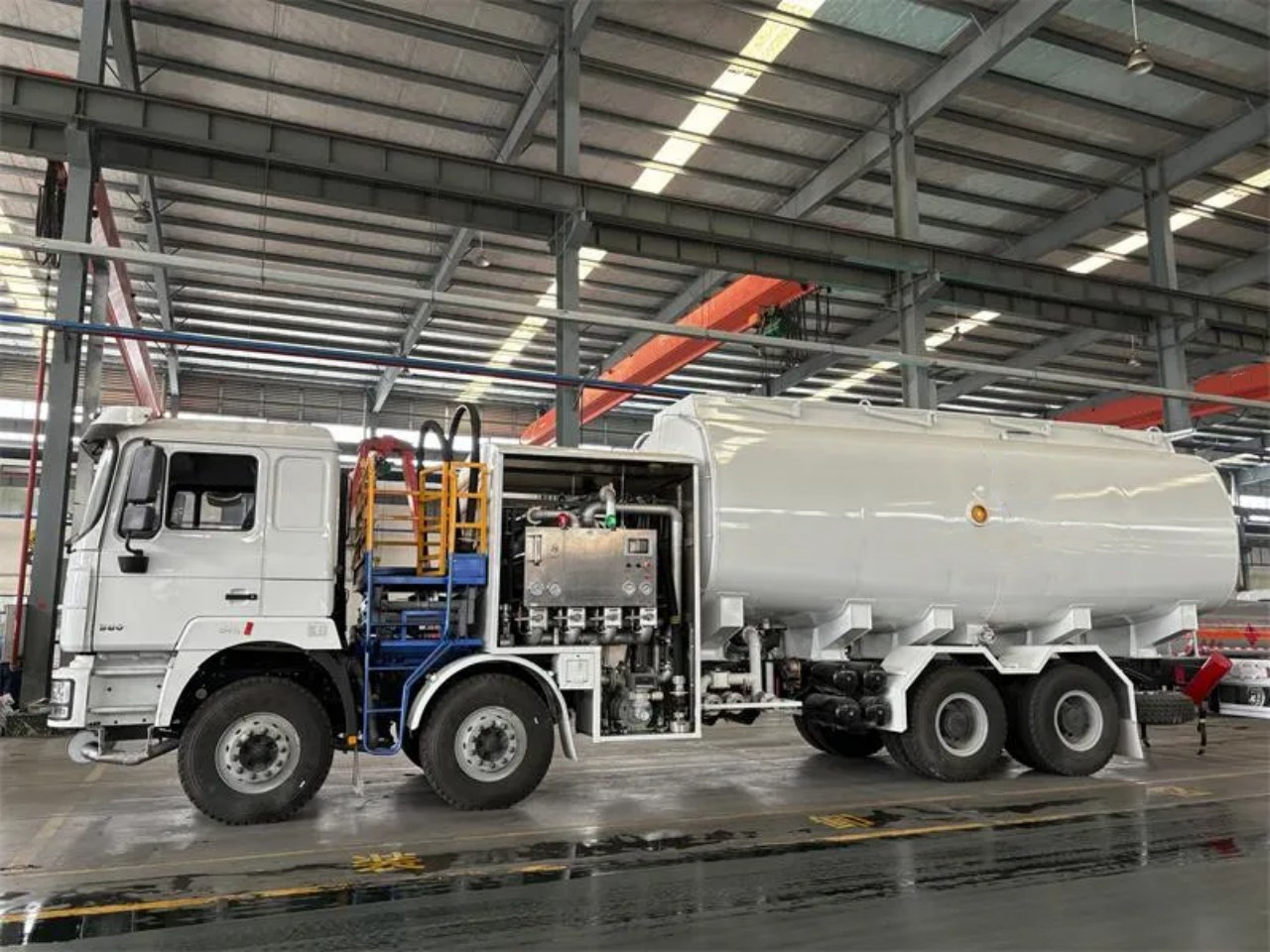 SHACMAN F3000 30000 Liters Aircraft Refueller (3)