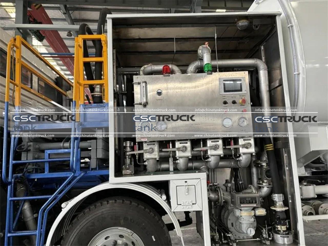 SHACMAN F3000 30000 Liters Aircraft Refueller (5)