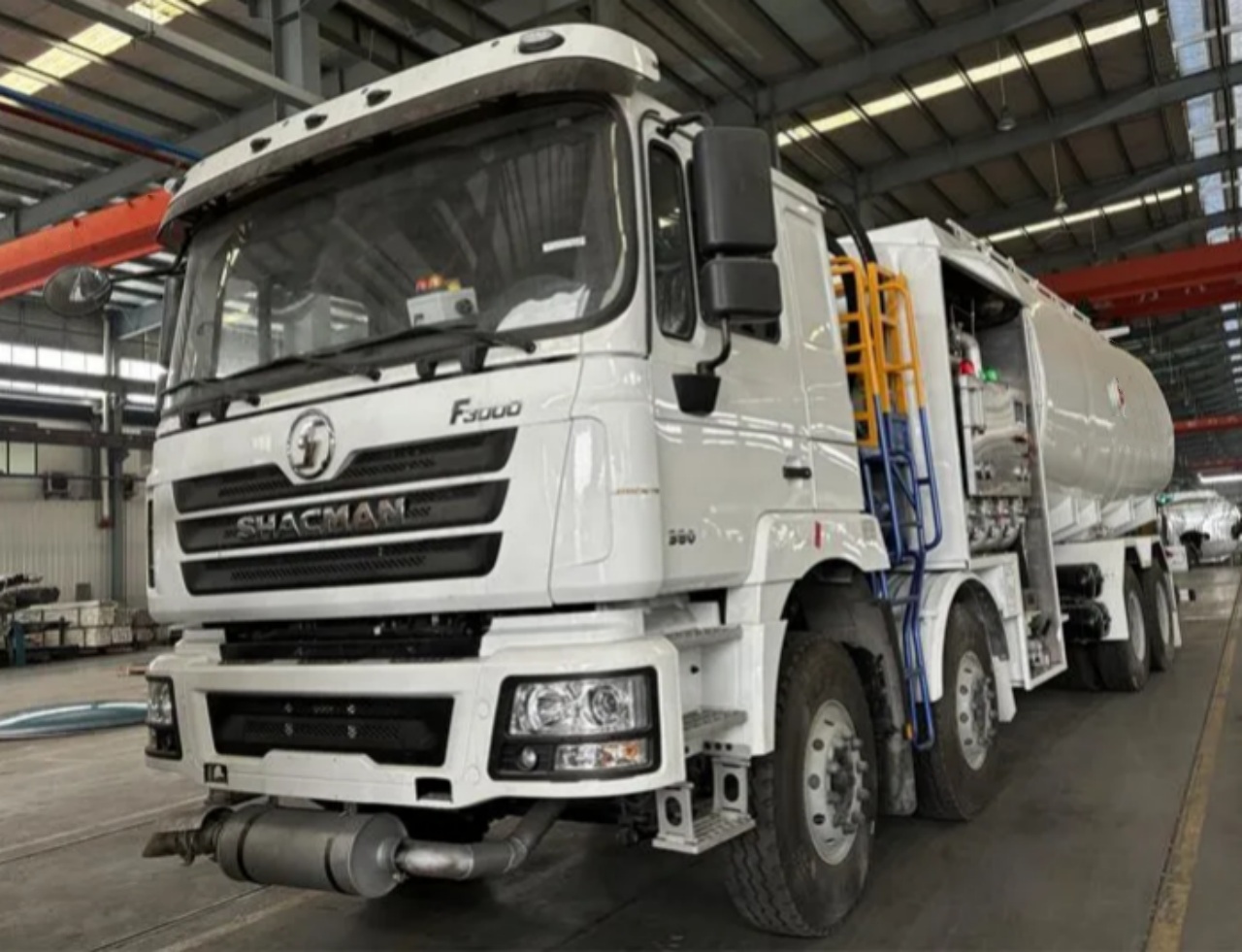SHACMAN F3000 30000 Liters Aircraft Refueller