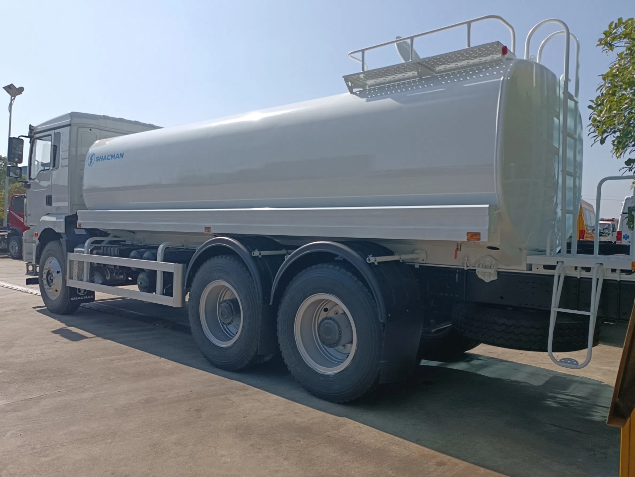SHACMAN H3000 20 CBM Water Tanker Truck (6)