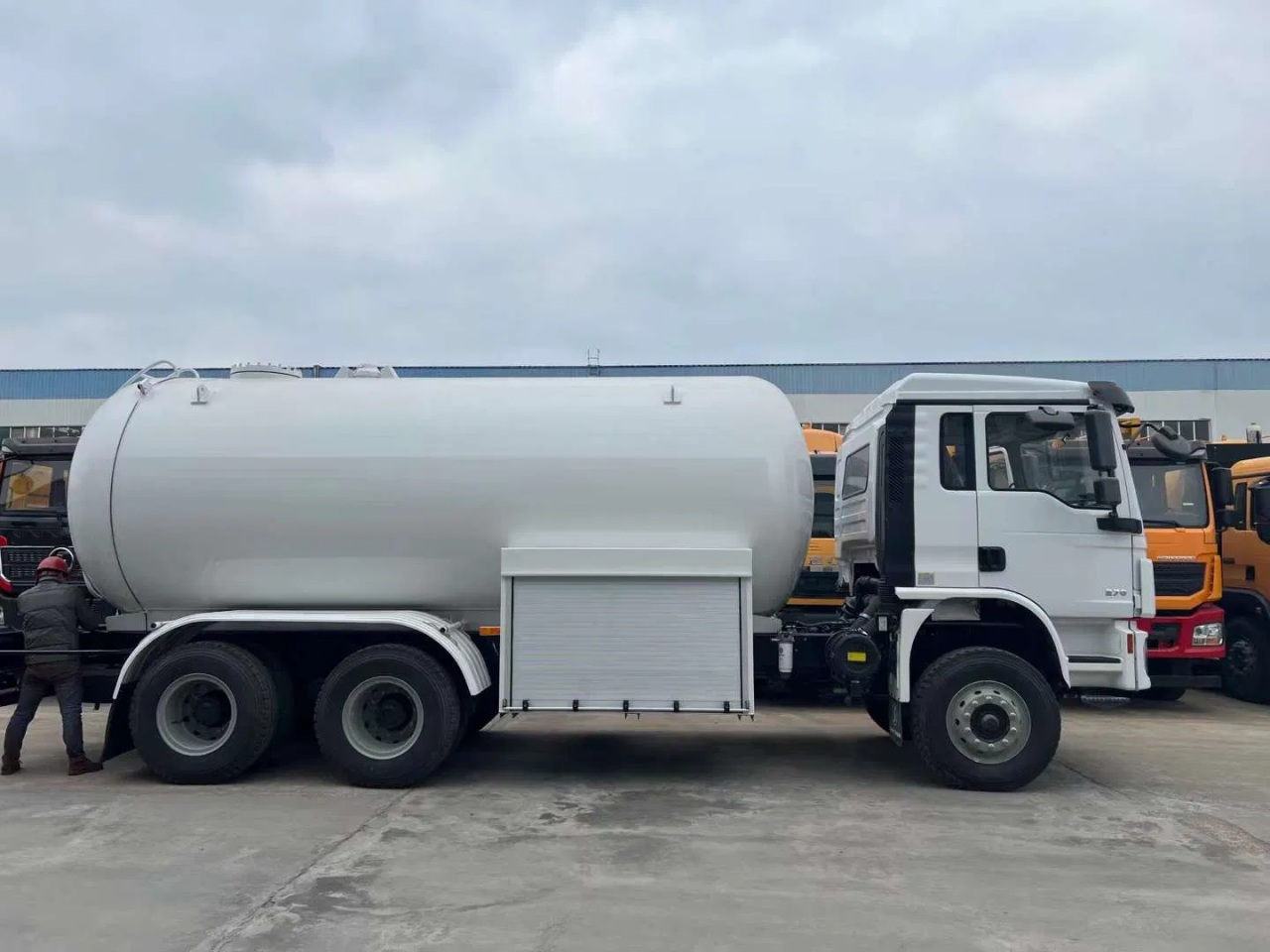 SHACMAN L3000 24 CBM LPG Bobtail Tank Truck (5)