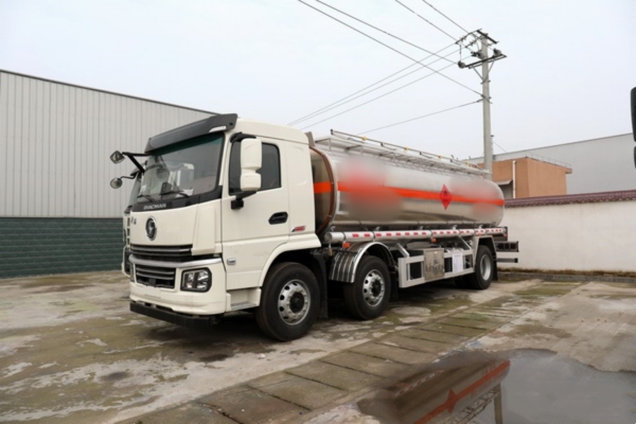 SHACMAN Tri-Axle EURO VI 22 CBM Aluminum Fuel Tanker Lorry – A Fuel-Saving Pioneer!
