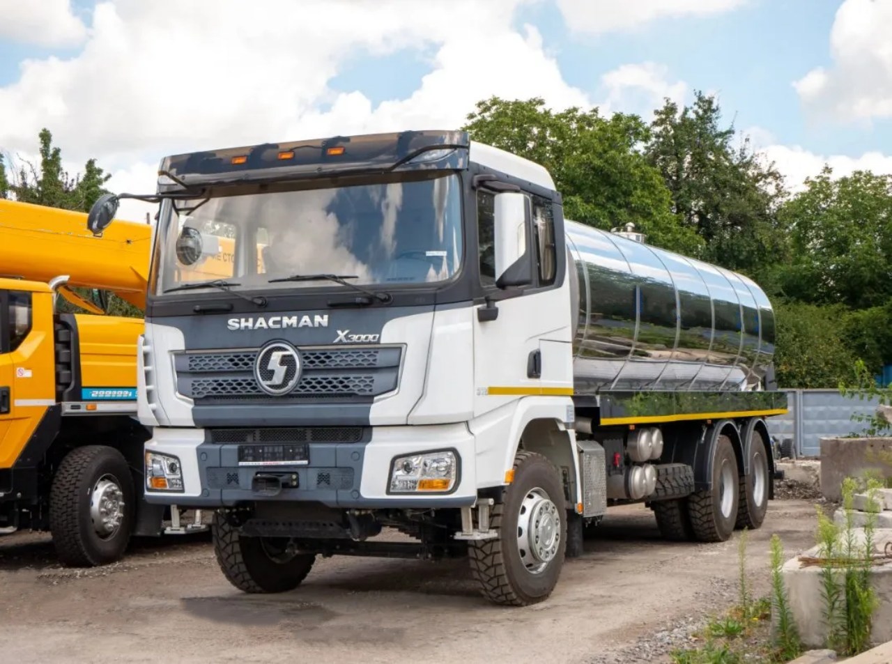 SHACMAN X3000 20000 Liters Water Truck (4) SHACMAN X3000 20000 Liters Water Truck (4)