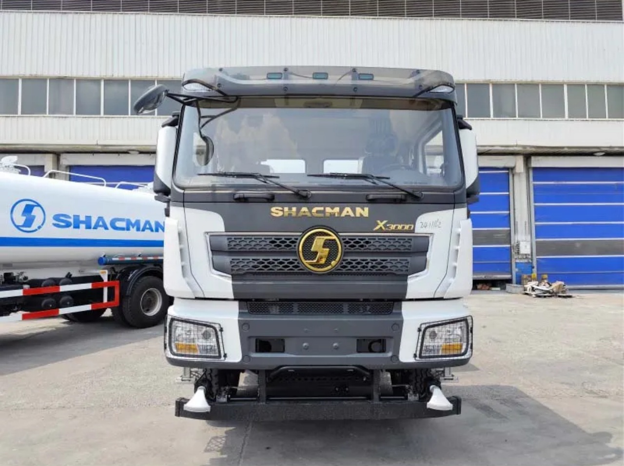 SHACMAN X3000 25000 Liters Water Truck (3) SHACMAN X3000 25000 Liters Water Truck (3)