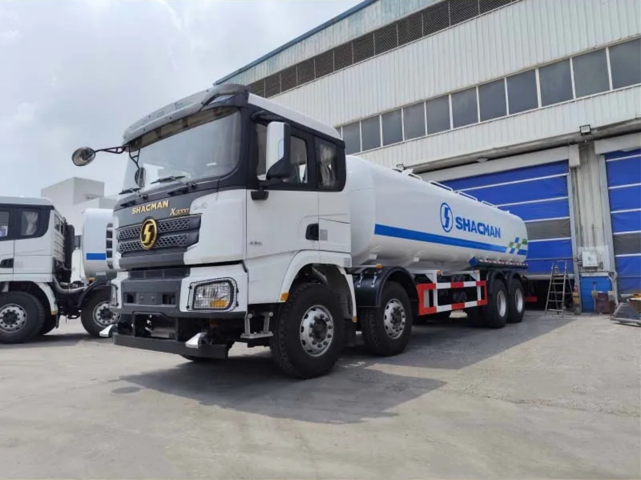 SHACMAN X3000 25000 Liters Water Truck (4) SHACMAN X3000 25000 Liters Water Truck (4)