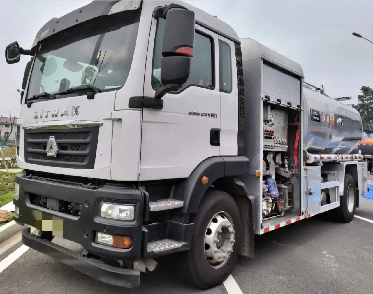 SITRAK 12000 Liters Jet A1 Aircraft Refueller (3) SITRAK 12000 Liters Jet A1 Aircraft Refueller (3)