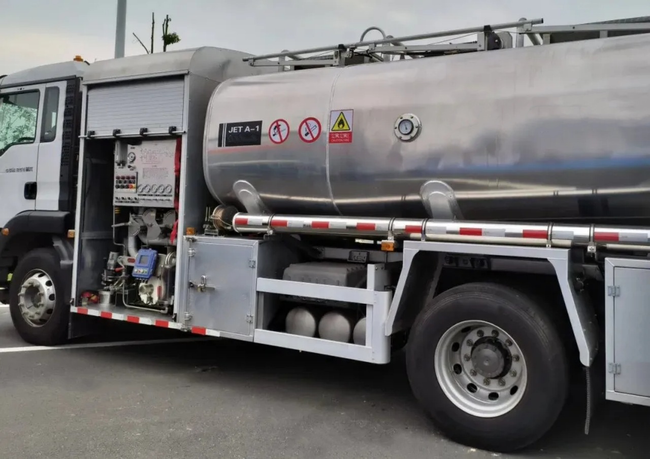 SITRAK 12000 Liters Jet A1 Aircraft Refueller (4)