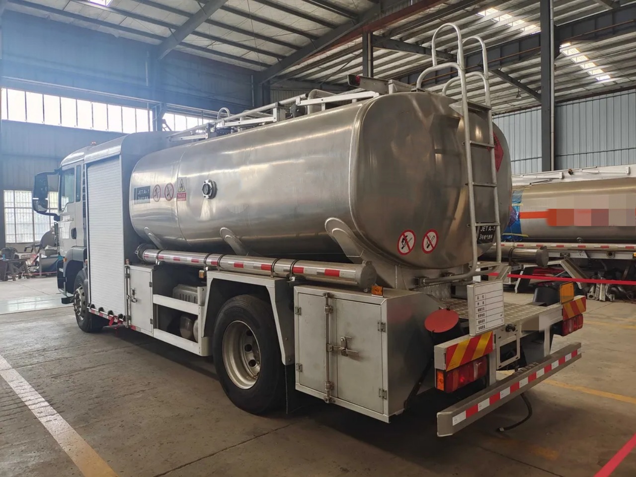 SITRAK 12000 Liters Jet A1 Aircraft Refueller (6)