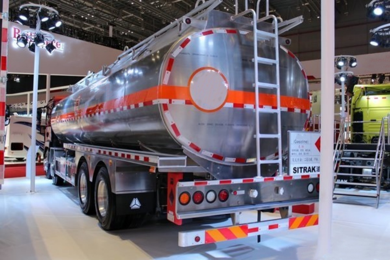 SITRAK 30000L C5H Fuel Tanker Truck – An Economical and Reliable Choice! (6)