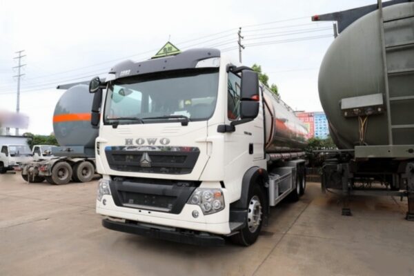 Sinotruk HOWO T5G Rear Double Axle 24000 Liter Fuel Tanker Truck – Safe and Worry-Free!