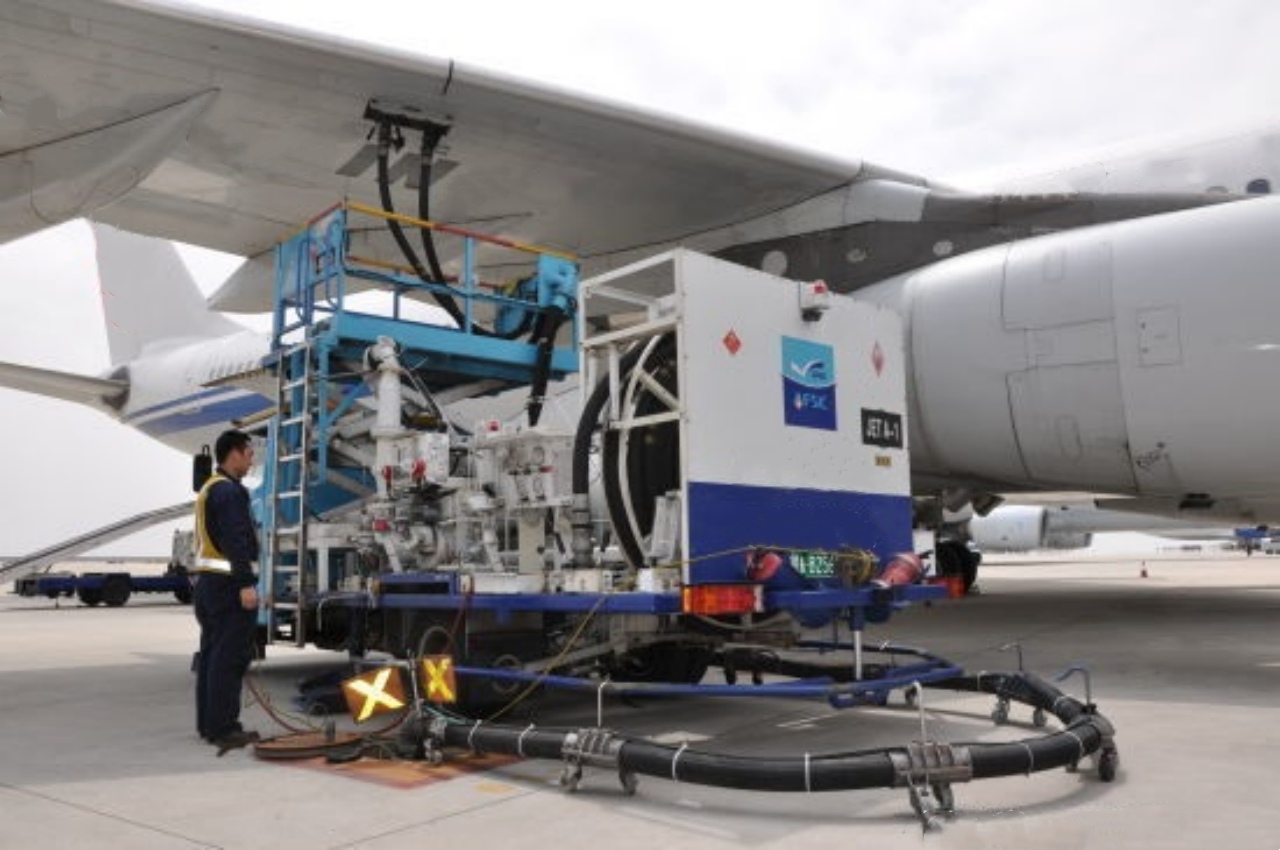 What Exactly Makes Aircraft Refuellers Different (4)